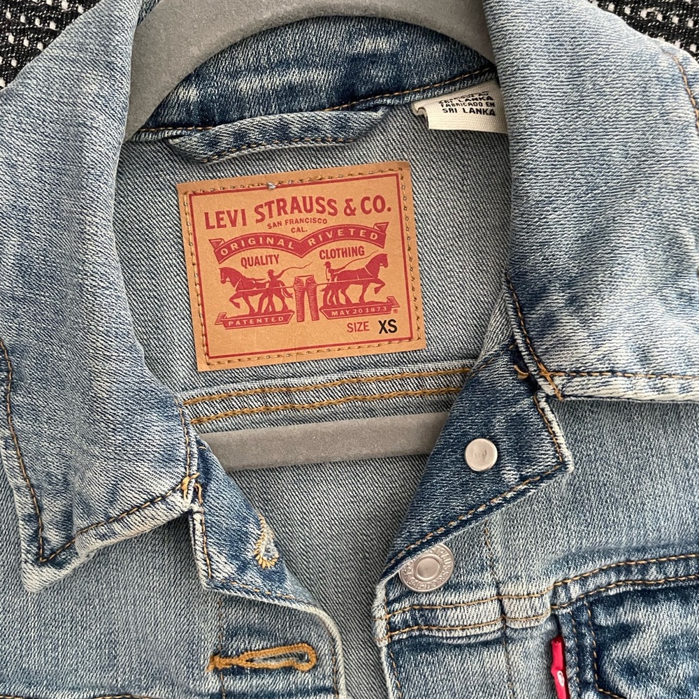 LEVI denim jacket - Picture 2 of 3
